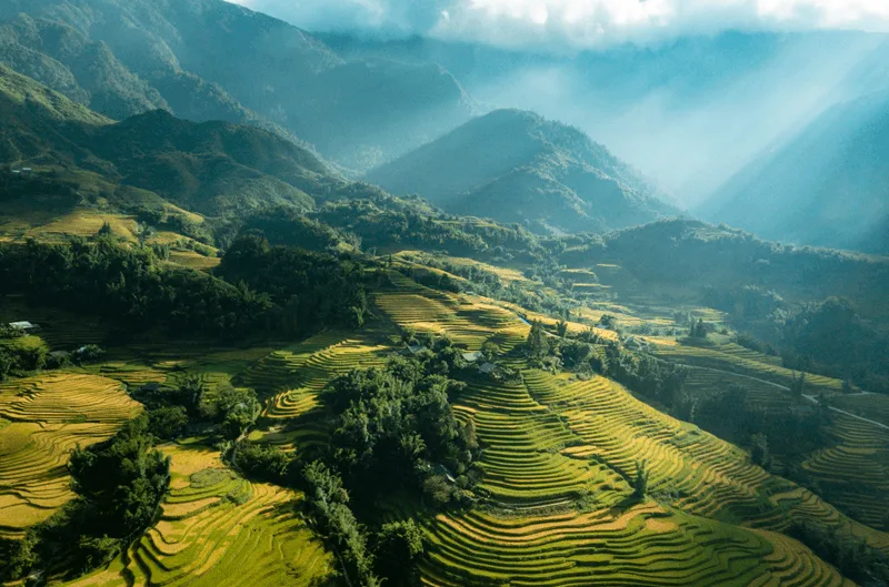 Trải nghiệm săn biển mây ngàn bồng bềnh huyền ảo trên đỉnh Fansipan (Sapa) vào tháng 10.